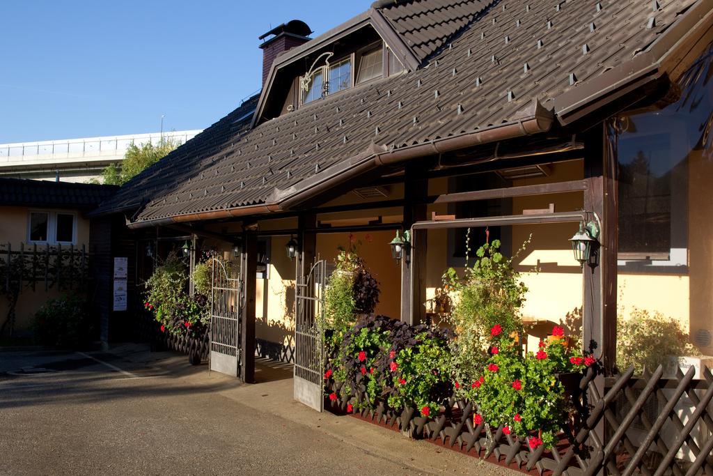 Crni Baron Pension Black Baron Maribor Ngoại thất bức ảnh