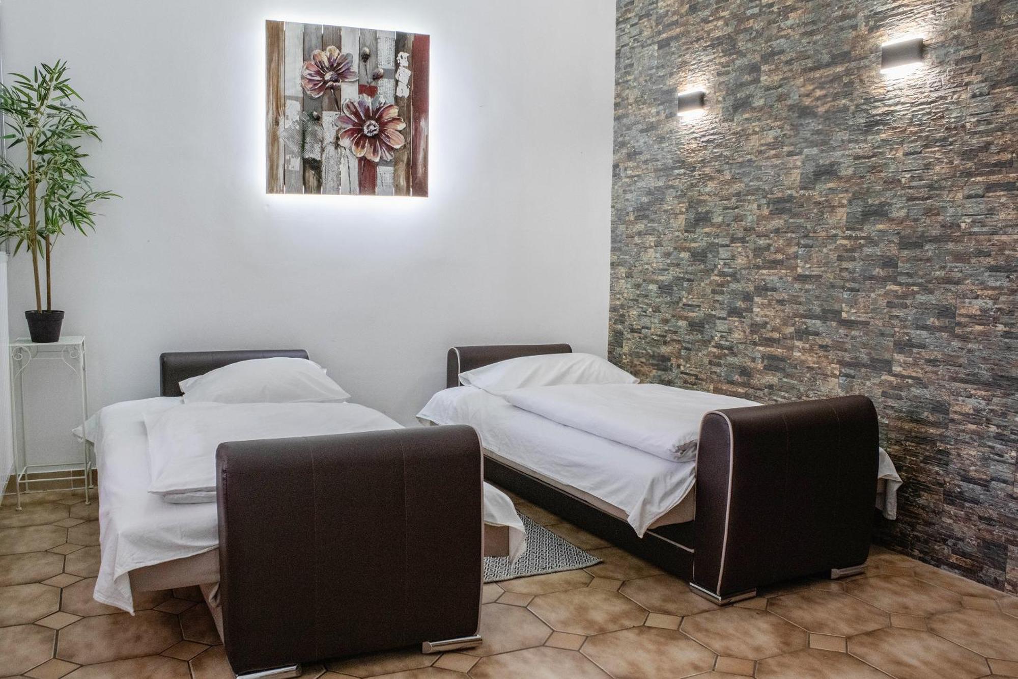 Crni Baron Pension Black Baron Maribor Ngoại thất bức ảnh