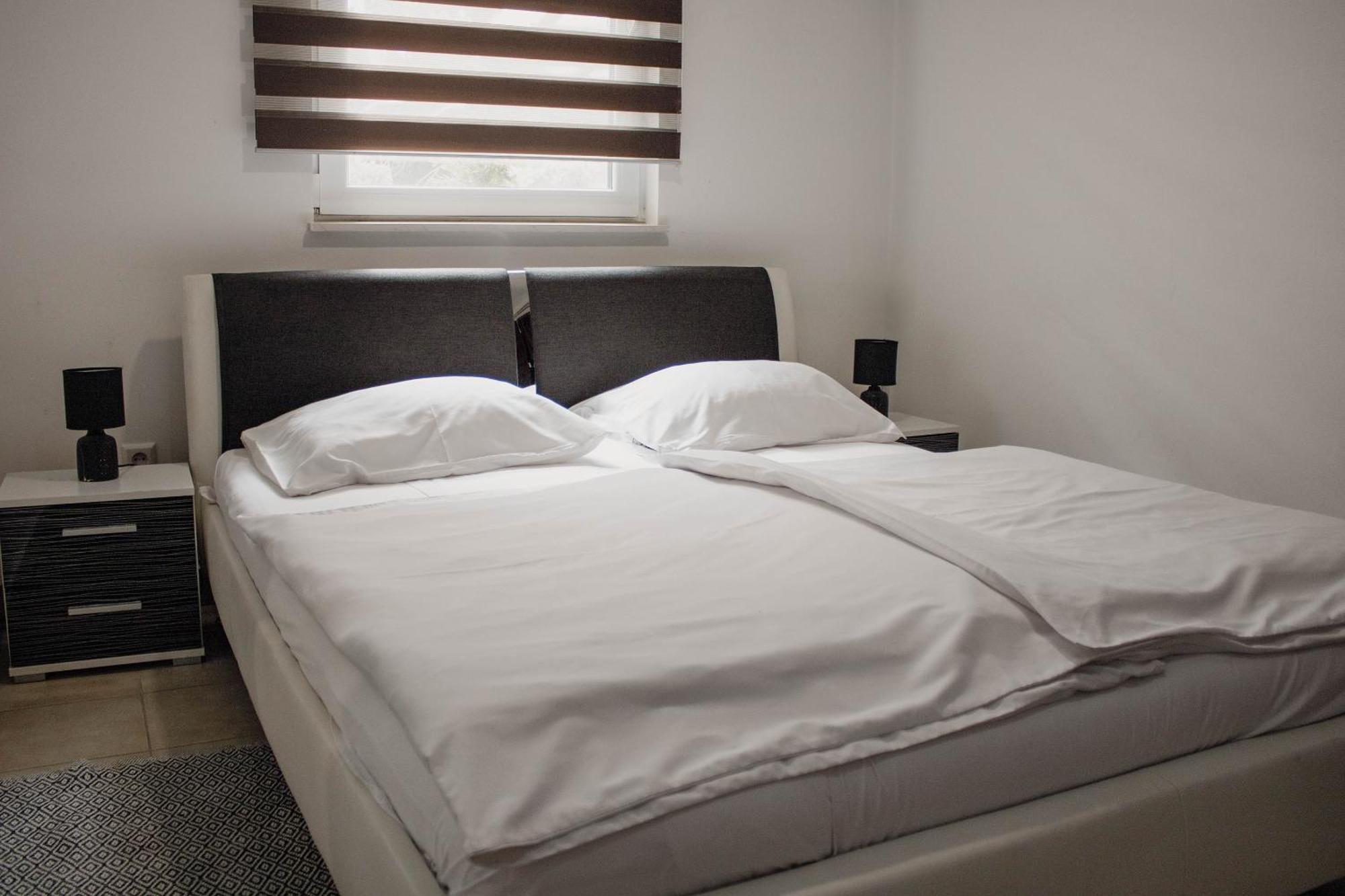 Crni Baron Pension Black Baron Maribor Ngoại thất bức ảnh