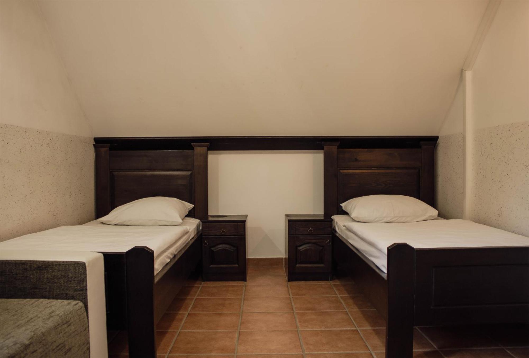 Crni Baron Pension Black Baron Maribor Ngoại thất bức ảnh