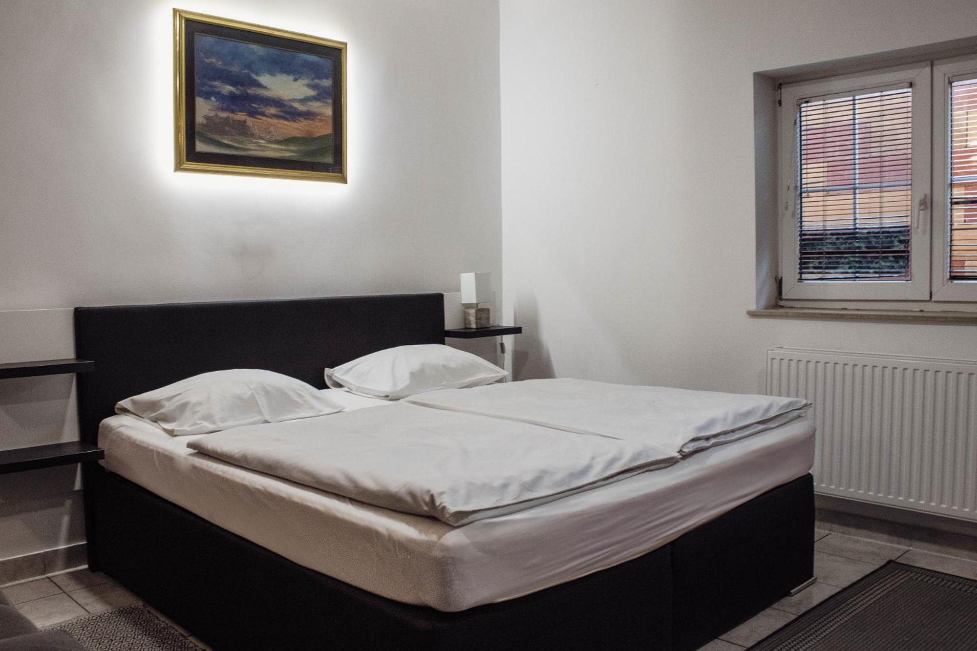 Crni Baron Pension Black Baron Maribor Ngoại thất bức ảnh