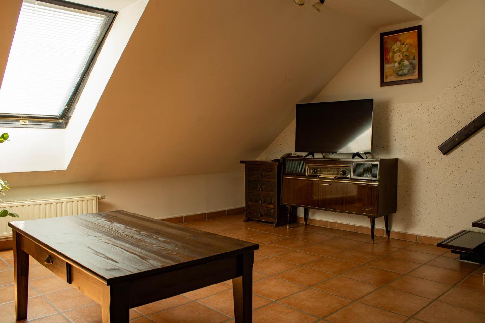 Crni Baron Pension Black Baron Maribor Ngoại thất bức ảnh