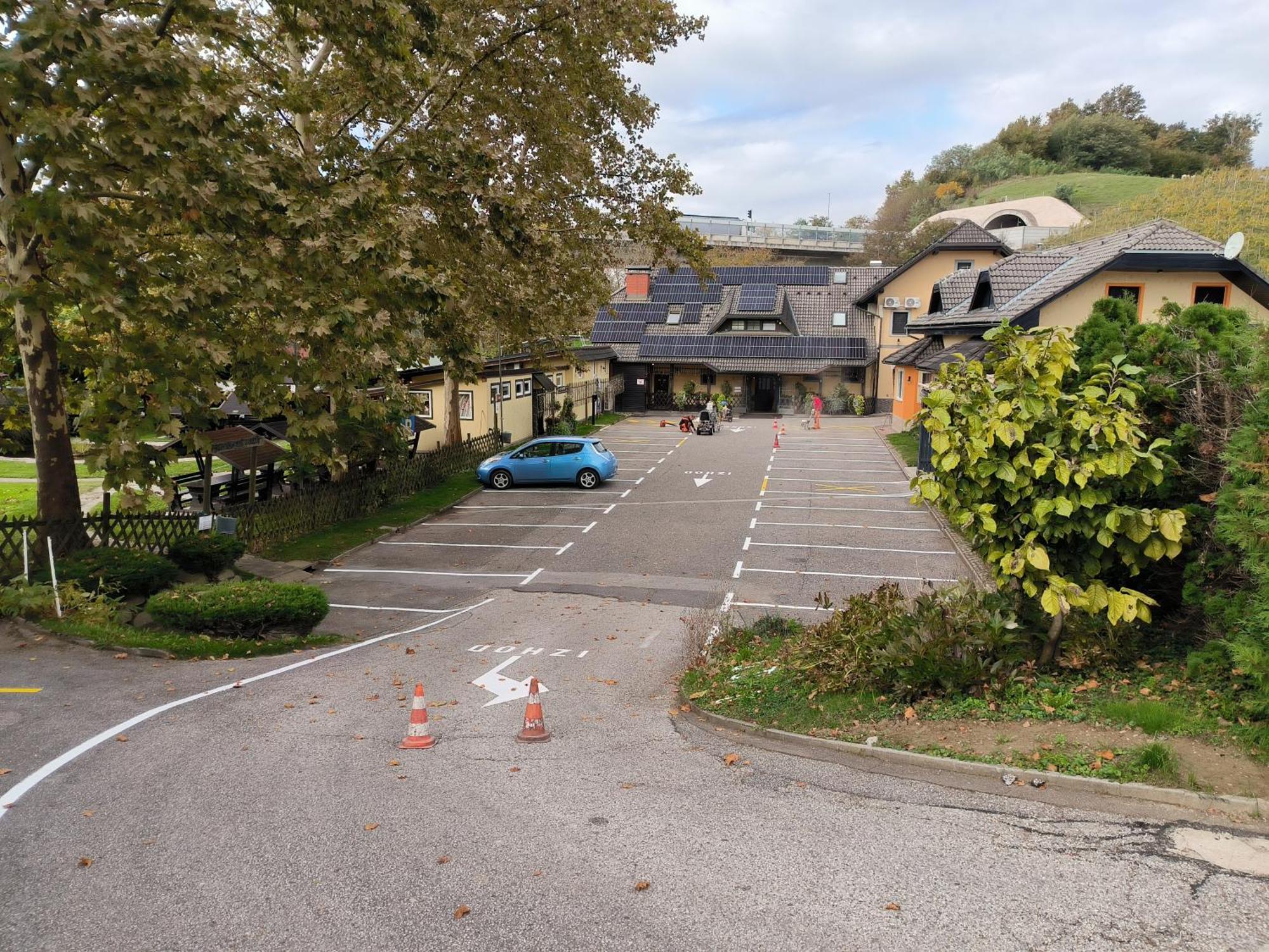 Crni Baron Pension Black Baron Maribor Ngoại thất bức ảnh
