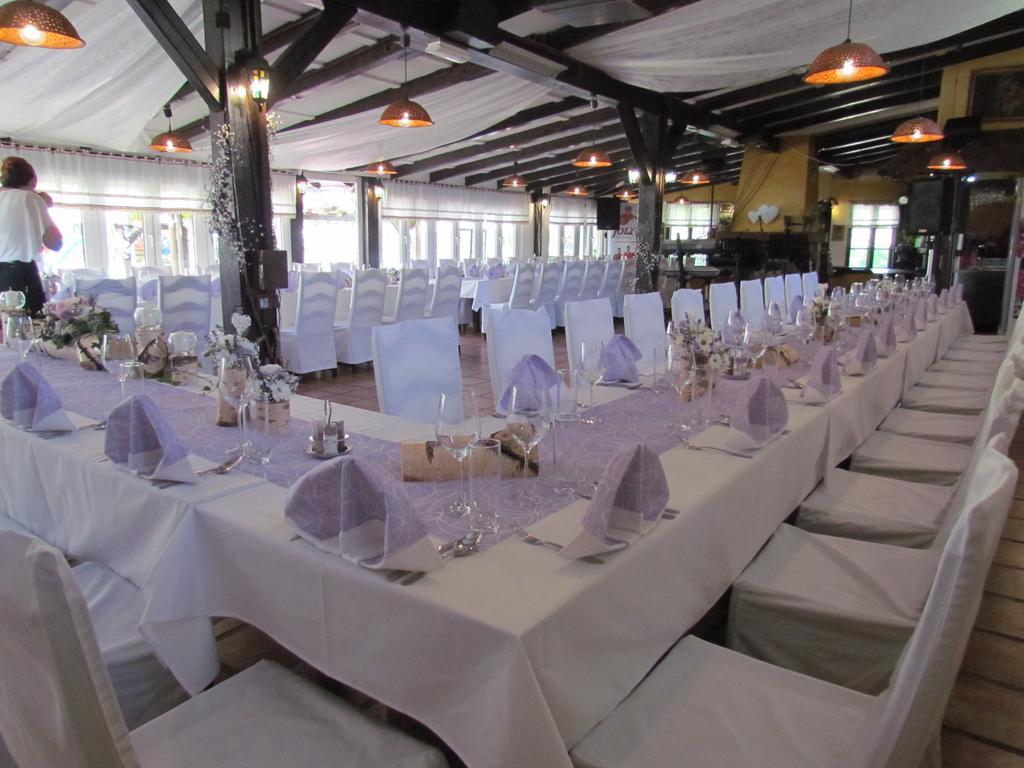 Crni Baron Pension Black Baron Maribor Ngoại thất bức ảnh